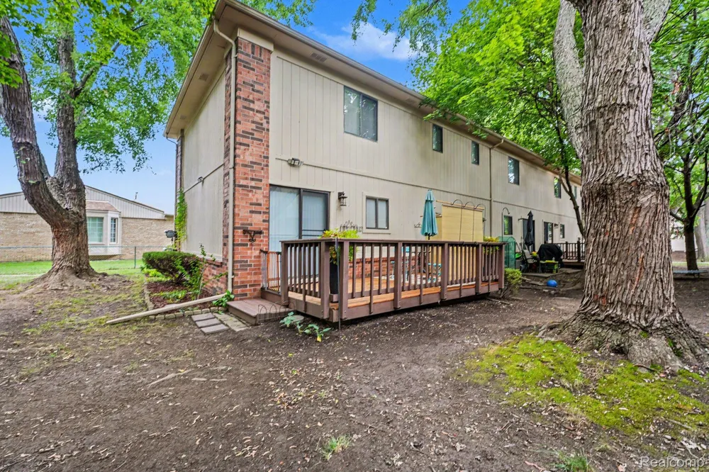40861 Highpointe Drive Clinton Charter Township, MI 48038