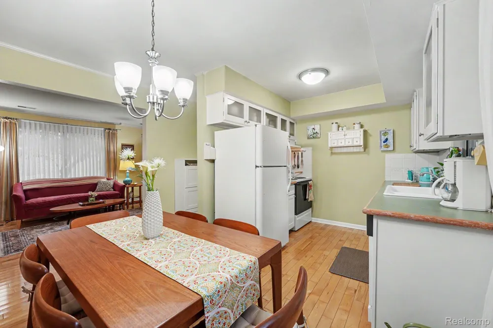 40861 Highpointe Drive Clinton Charter Township, MI 48038