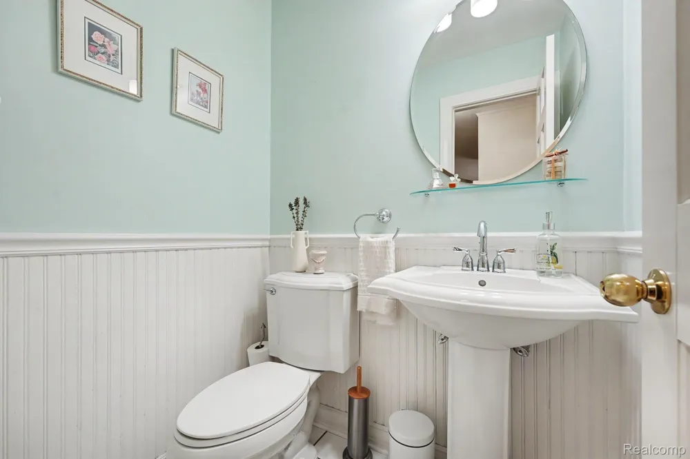 40861 Highpointe Drive Clinton Charter Township, MI 48038