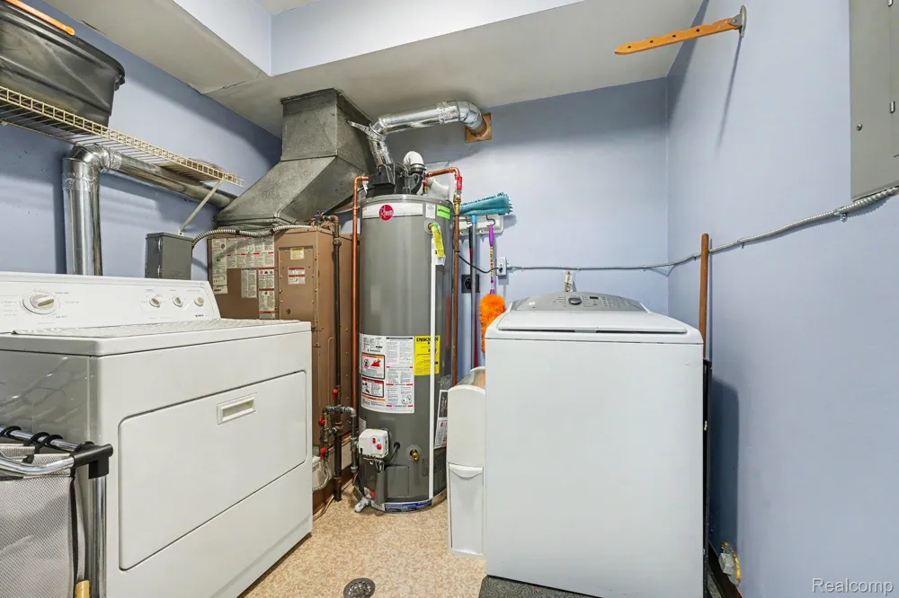 40861 Highpointe Drive Clinton Charter Township, MI 48038