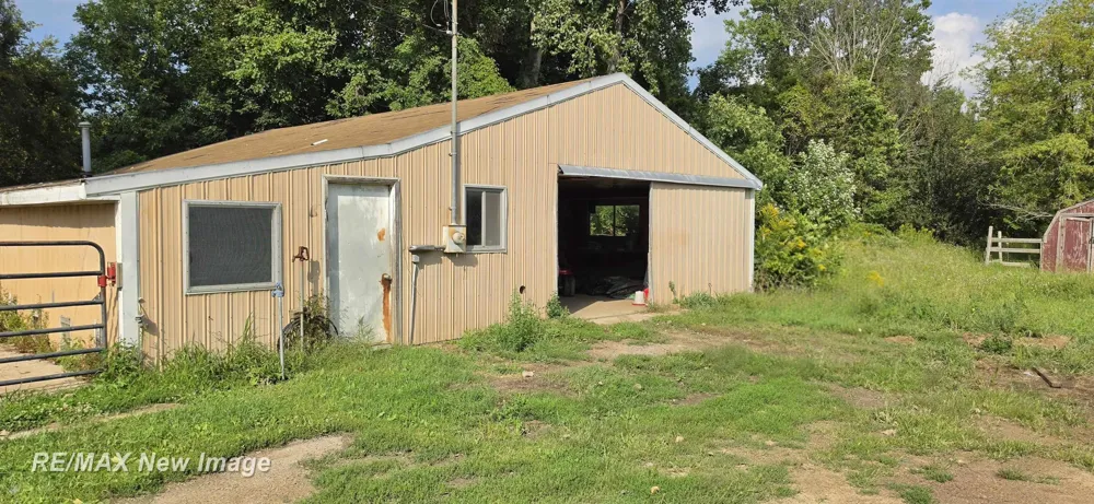 16807 OAKLEY ROAD Chesaning Township, MI 48616