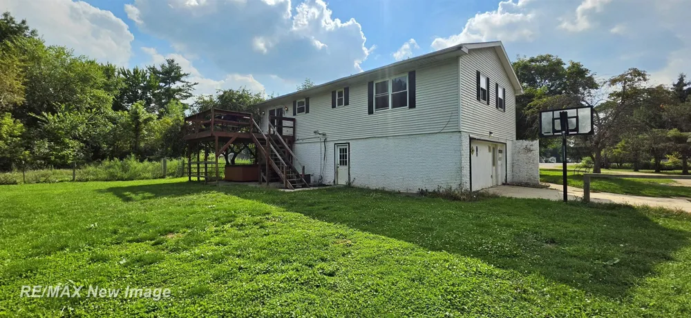 16807 OAKLEY ROAD Chesaning Township, MI 48616