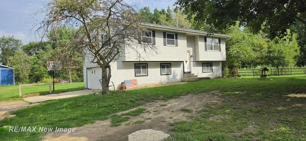 16807 OAKLEY ROAD Chesaning Township, MI 48616