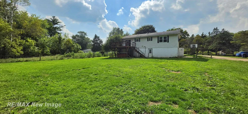 16807 OAKLEY ROAD Chesaning Township, MI 48616