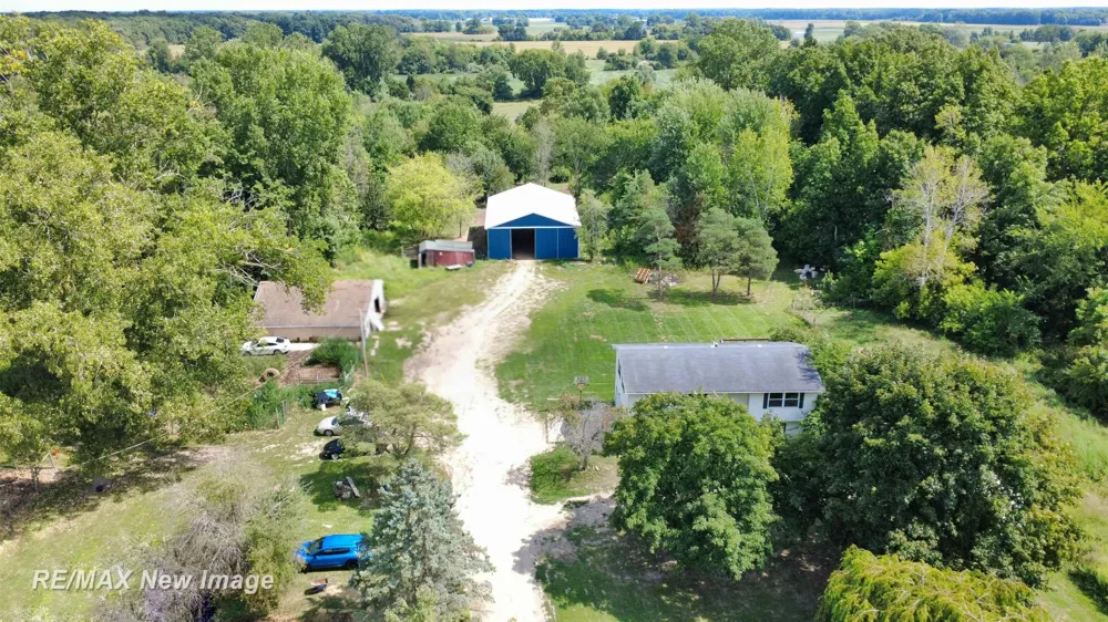 16807 OAKLEY ROAD Chesaning Township, MI 48616