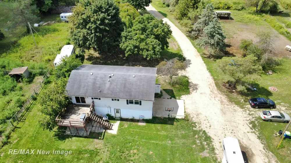 16807 OAKLEY ROAD Chesaning Township, MI 48616