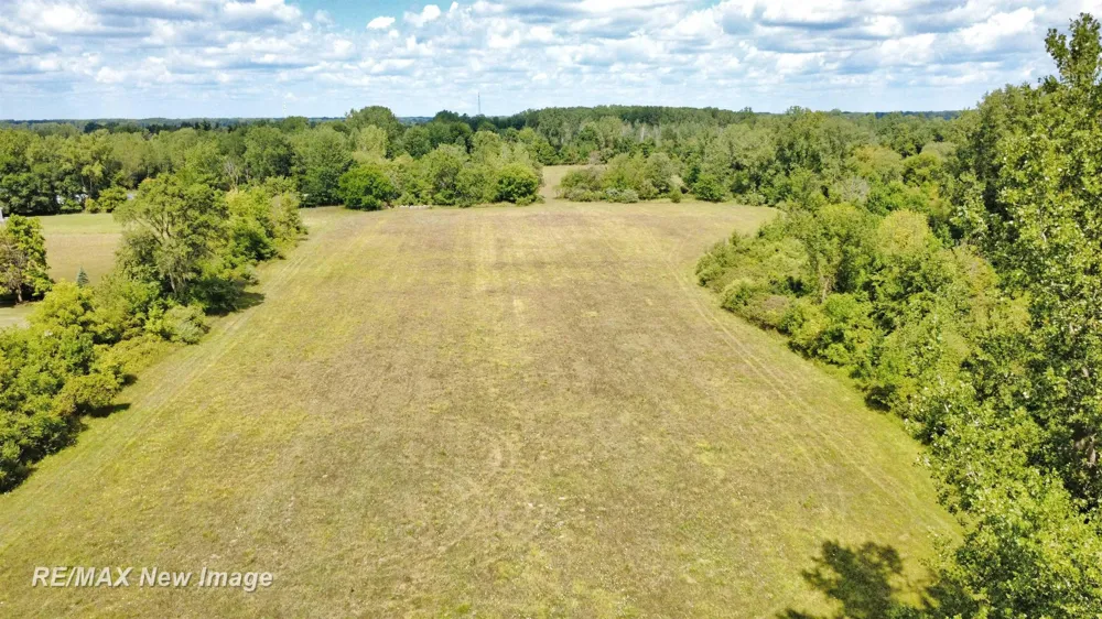 16807 OAKLEY ROAD Chesaning Township, MI 48616