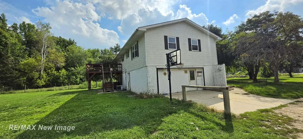 16807 OAKLEY ROAD Chesaning Township, MI 48616