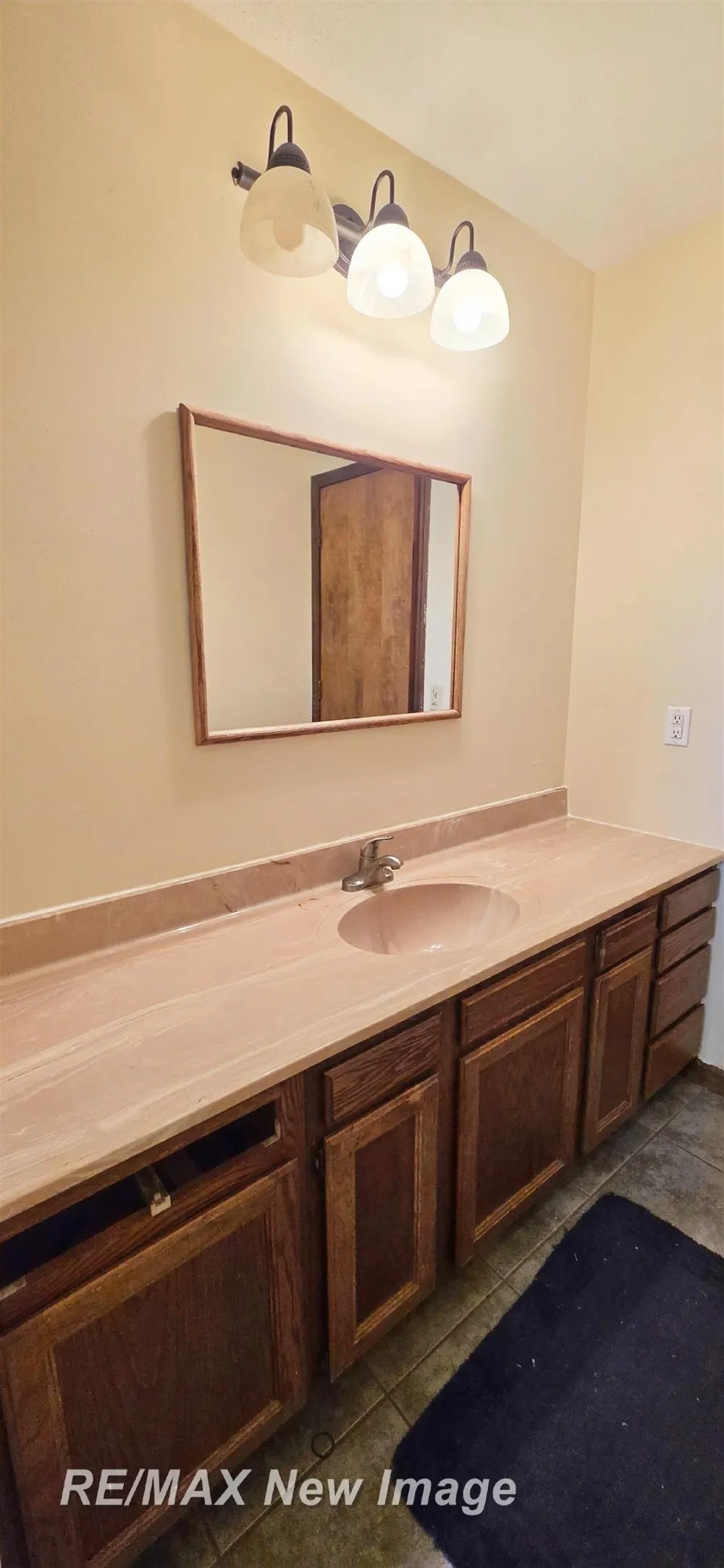 16807 OAKLEY ROAD Chesaning Township, MI 48616