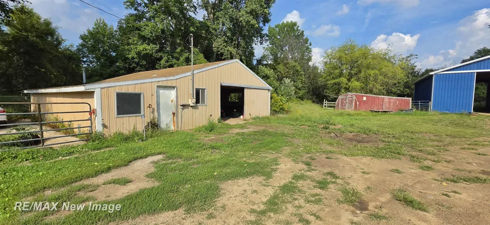 16807 OAKLEY ROAD Chesaning Township, MI 48616