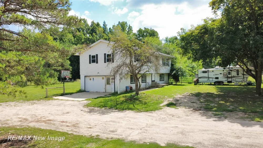 16807 OAKLEY ROAD Chesaning Township, MI 48616