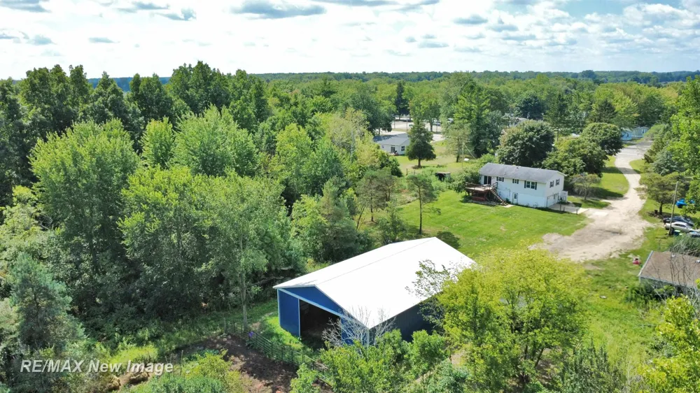 16807 OAKLEY ROAD Chesaning Township, MI 48616