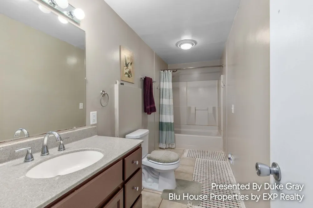 5228 Larkin Avenue NE Comstock Park, MI 49321