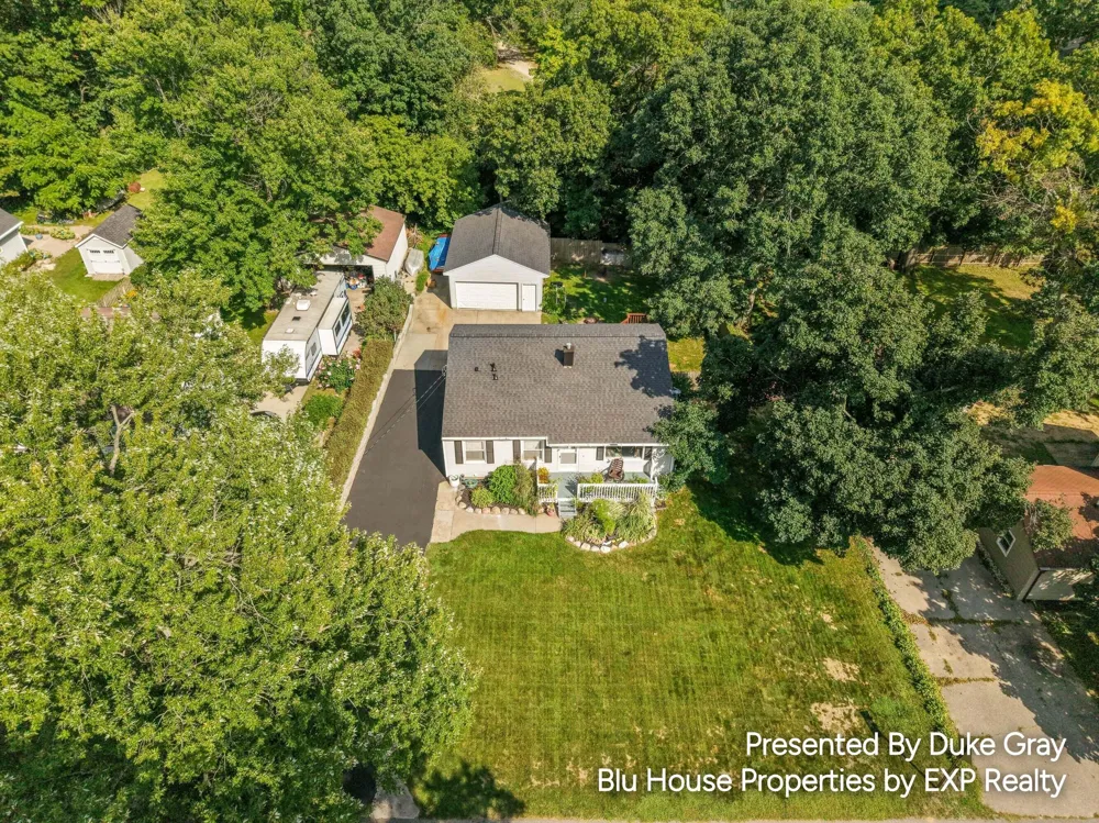 5228 Larkin Avenue NE Comstock Park, MI 49321