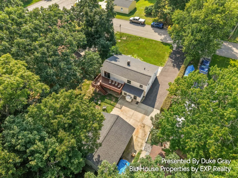 5228 Larkin Avenue NE Comstock Park, MI 49321
