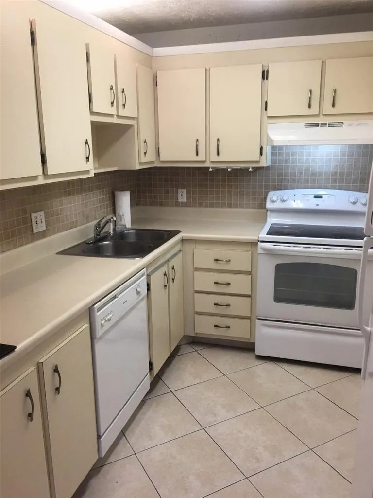 2840 NE 14th Street Causeway Pompano Beach, FL 33062