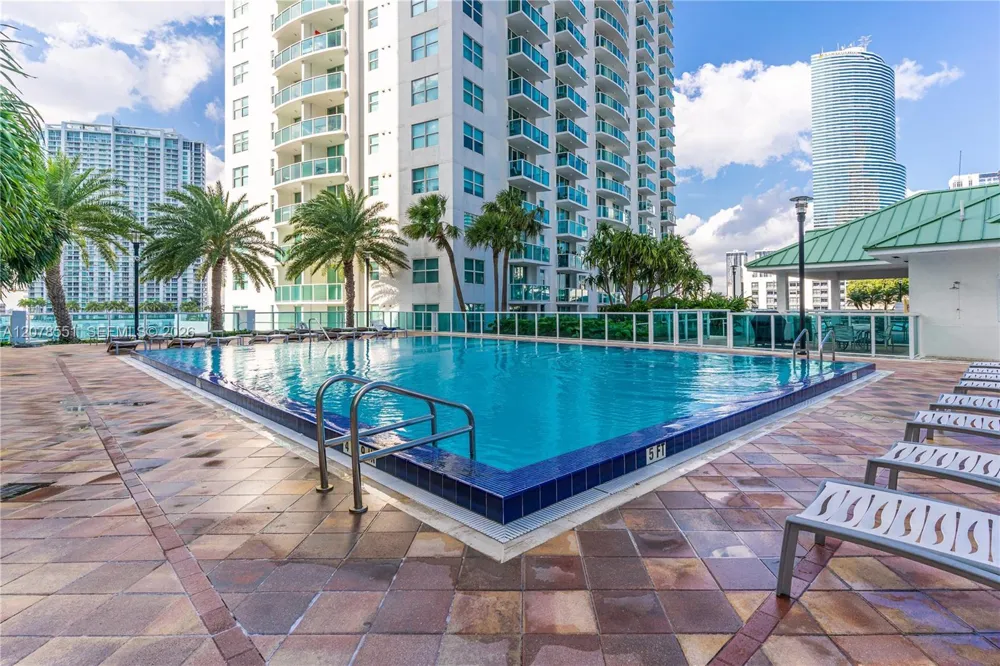 41 SE 5th St #1117 Miami, FL 33131