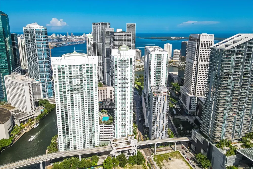 41 SE 5th St #1117 Miami, FL 33131