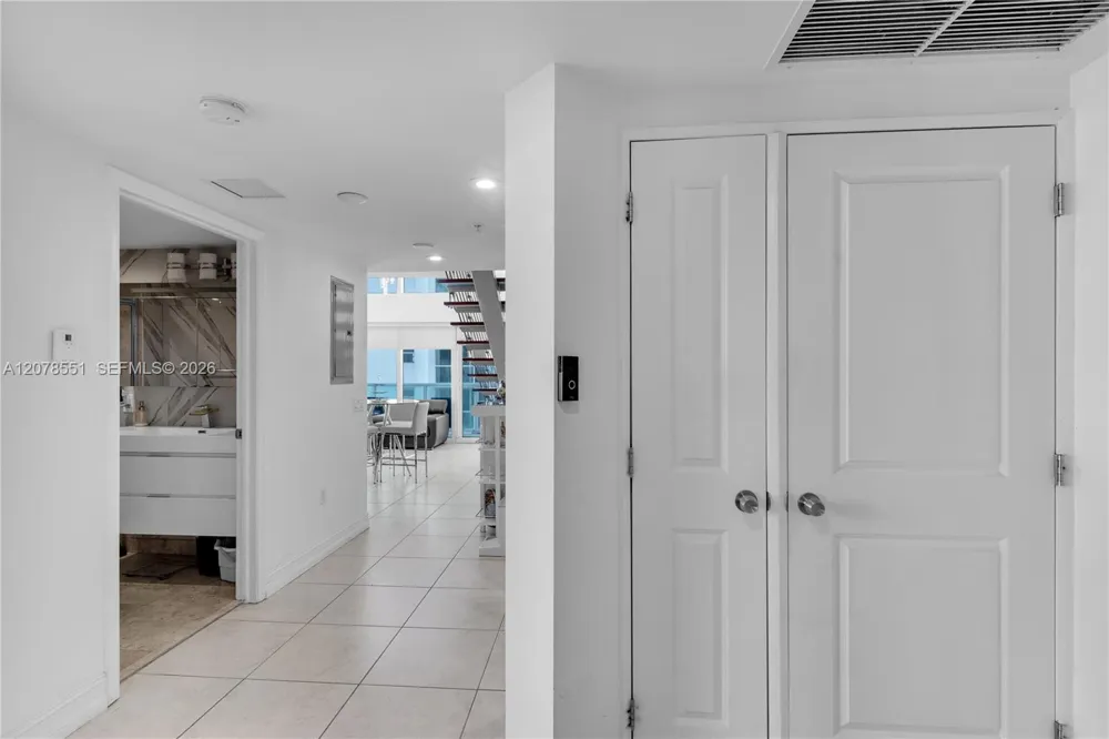 41 SE 5th St #1117 Miami, FL 33131