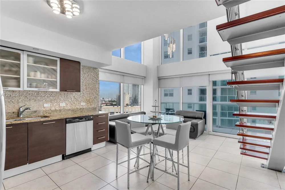 41 SE 5th St #1117 Miami, FL 33131