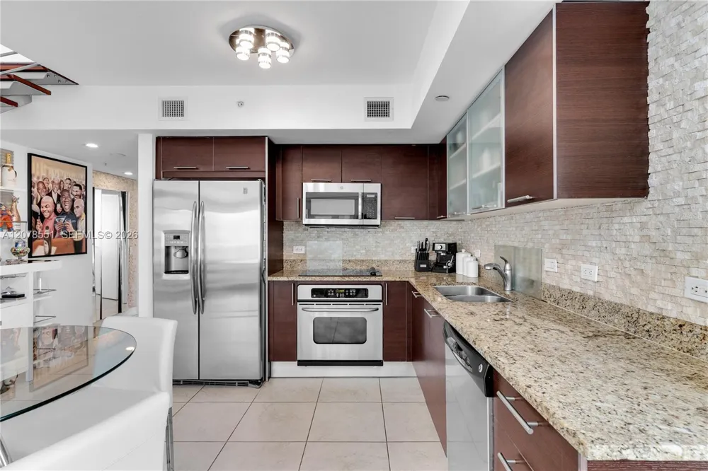 41 SE 5th St #1117 Miami, FL 33131