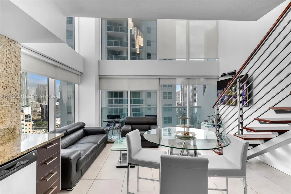 41 SE 5th St #1117 Miami, FL 33131