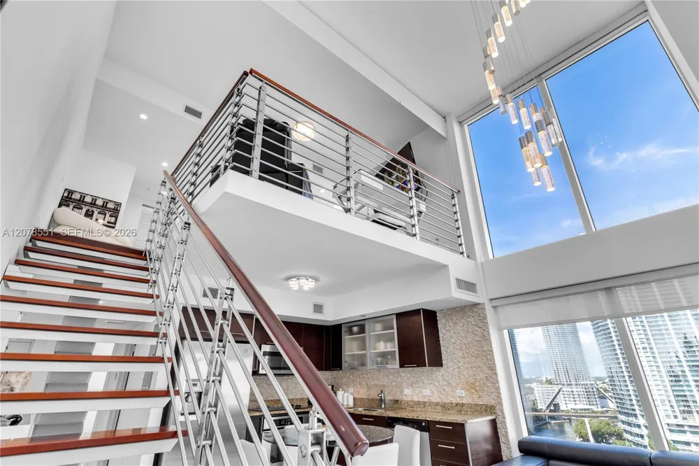 41 SE 5th St #1117 Miami, FL 33131