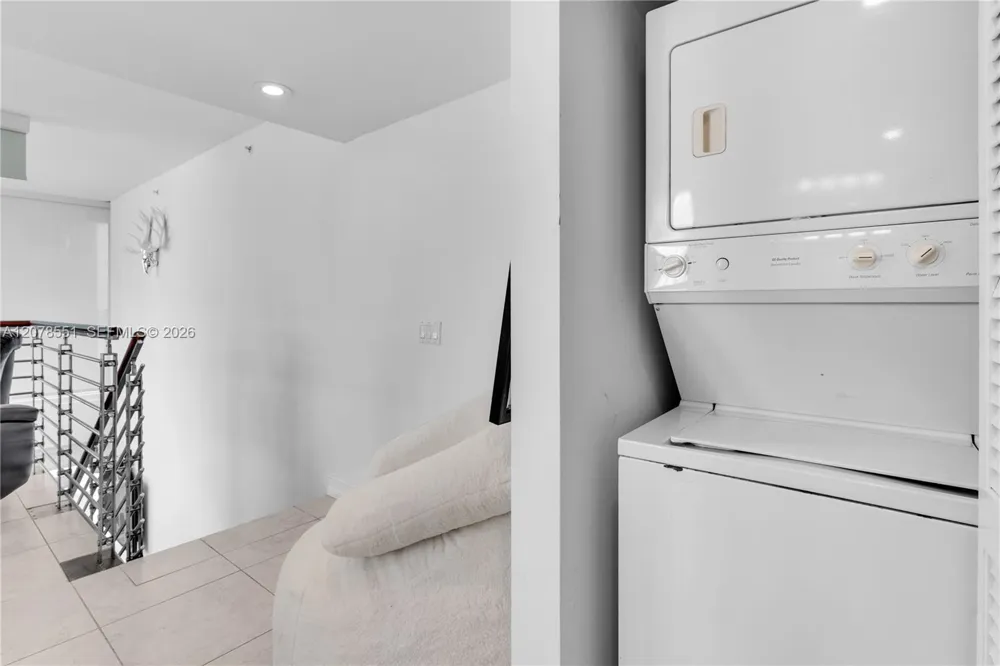 41 SE 5th St #1117 Miami, FL 33131