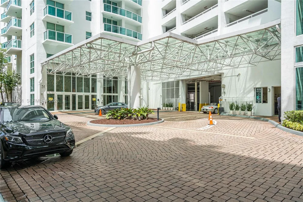 41 SE 5th St #1117 Miami, FL 33131