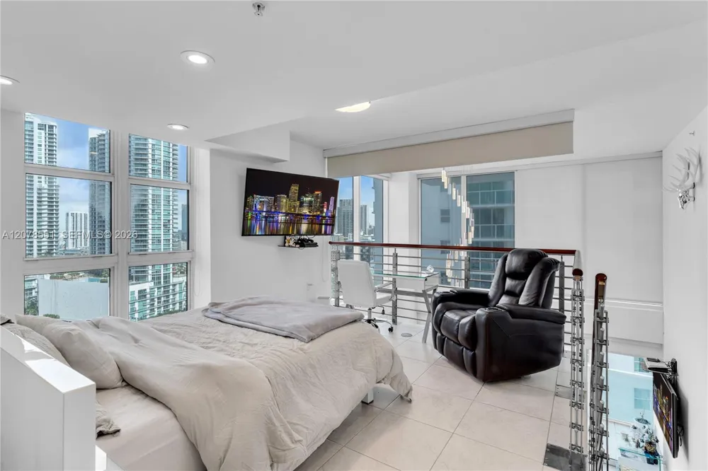 41 SE 5th St #1117 Miami, FL 33131