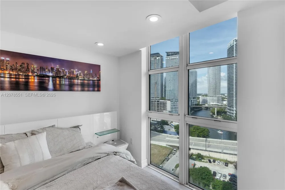41 SE 5th St #1117 Miami, FL 33131