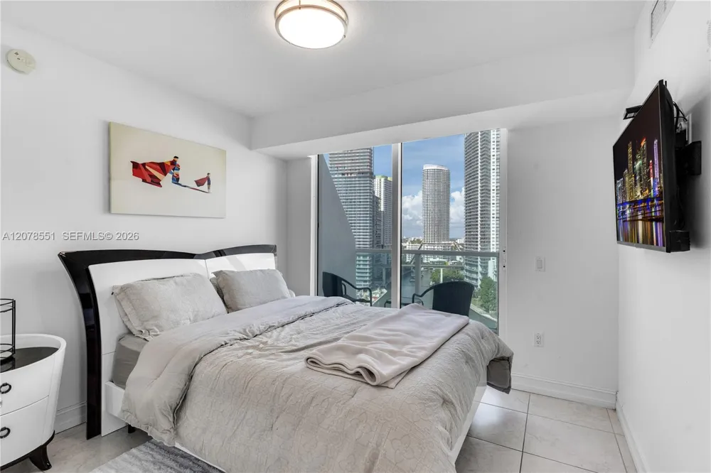 41 SE 5th St #1117 Miami, FL 33131
