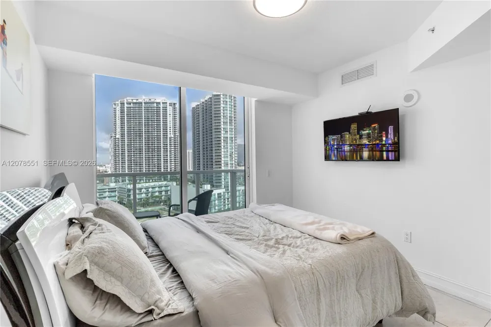 41 SE 5th St #1117 Miami, FL 33131