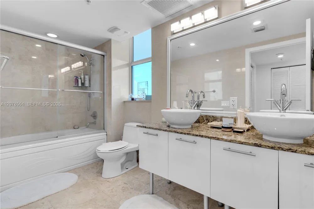 41 SE 5th St #1117 Miami, FL 33131