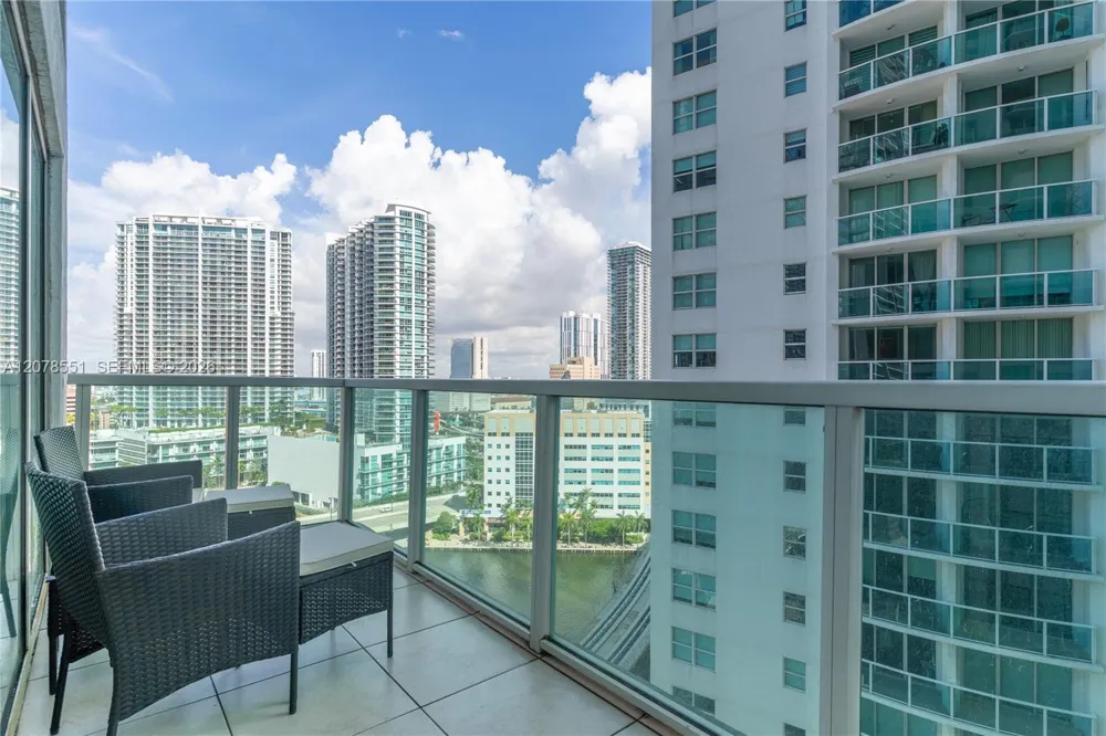 41 SE 5th St #1117 Miami, FL 33131