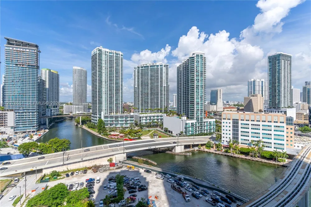 41 SE 5th St #1117 Miami, FL 33131