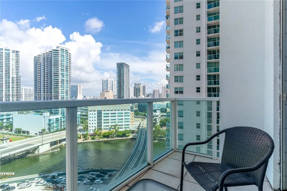 41 SE 5th St #1117 Miami, FL 33131