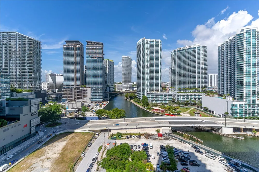 41 SE 5th St #1117 Miami, FL 33131