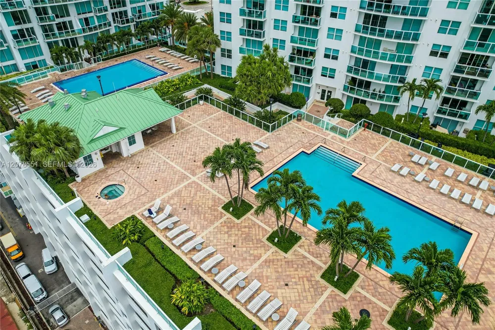 41 SE 5th St #1117 Miami, FL 33131