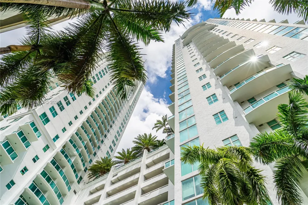 41 SE 5th St #1117 Miami, FL 33131