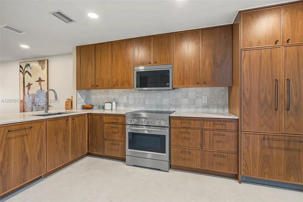 825 SE 2nd St #825 Fort Lauderdale, FL 33301