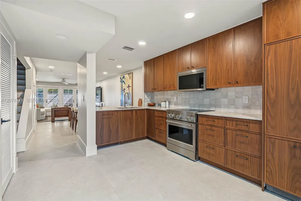 825 SE 2nd St #825 Fort Lauderdale, FL 33301