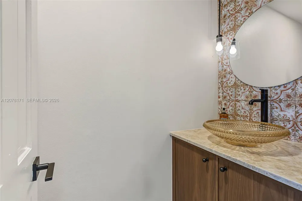 825 SE 2nd St #825 Fort Lauderdale, FL 33301