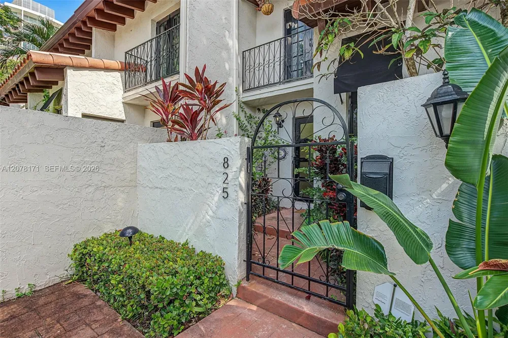 825 SE 2nd St #825 Fort Lauderdale, FL 33301