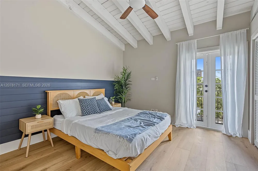 825 SE 2nd St #825 Fort Lauderdale, FL 33301