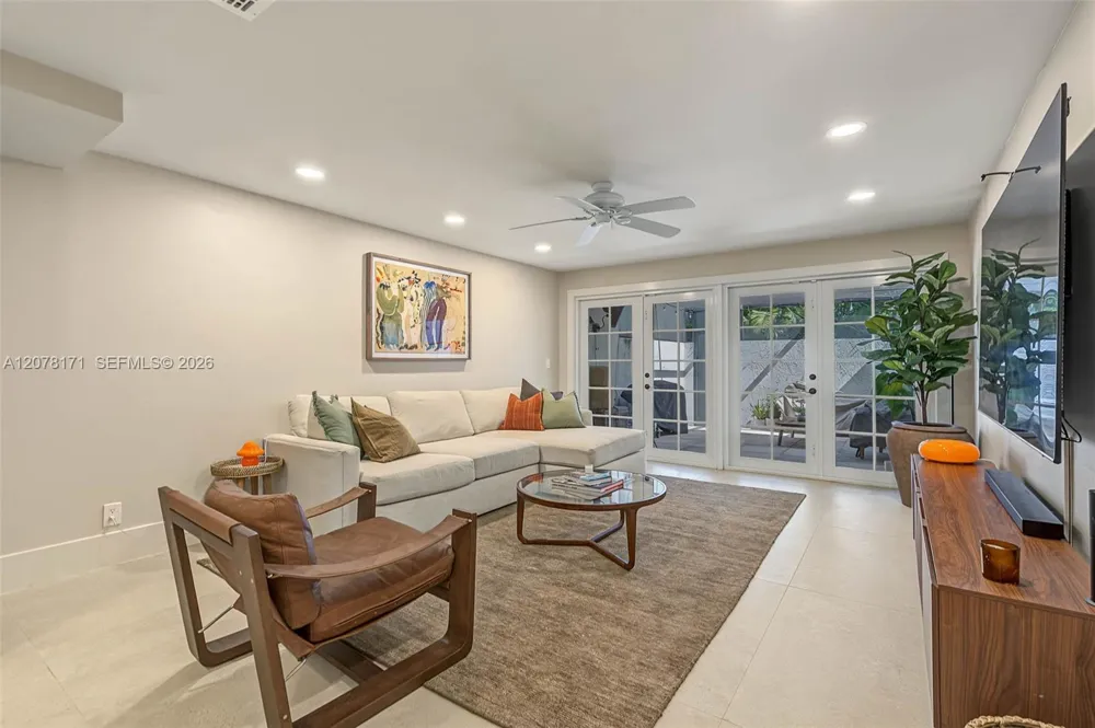 825 SE 2nd St #825 Fort Lauderdale, FL 33301