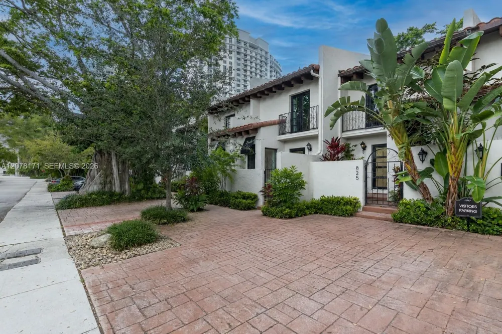 825 SE 2nd St #825 Fort Lauderdale, FL 33301