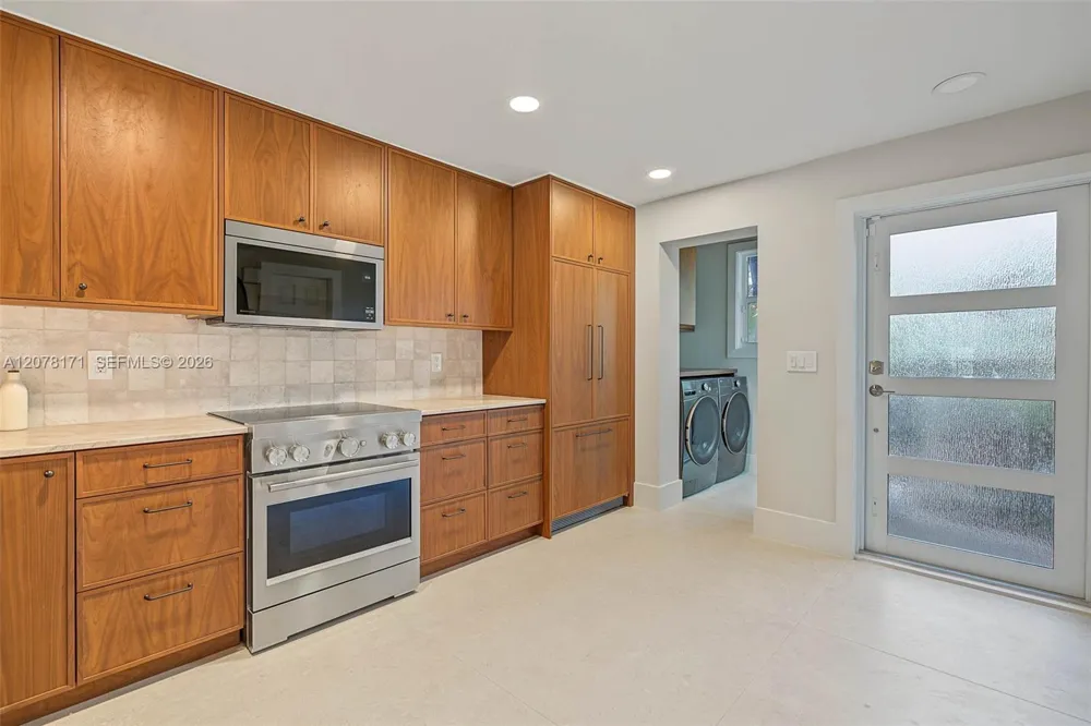 825 SE 2nd St #825 Fort Lauderdale, FL 33301