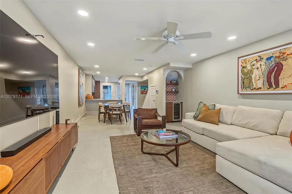 825 SE 2nd St #825 Fort Lauderdale, FL 33301