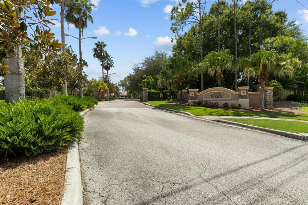 7953 LAKE JAMES BOULEVARD Lakeland, FL 33810